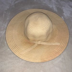 Beige Sun/Beach Hat With Bow